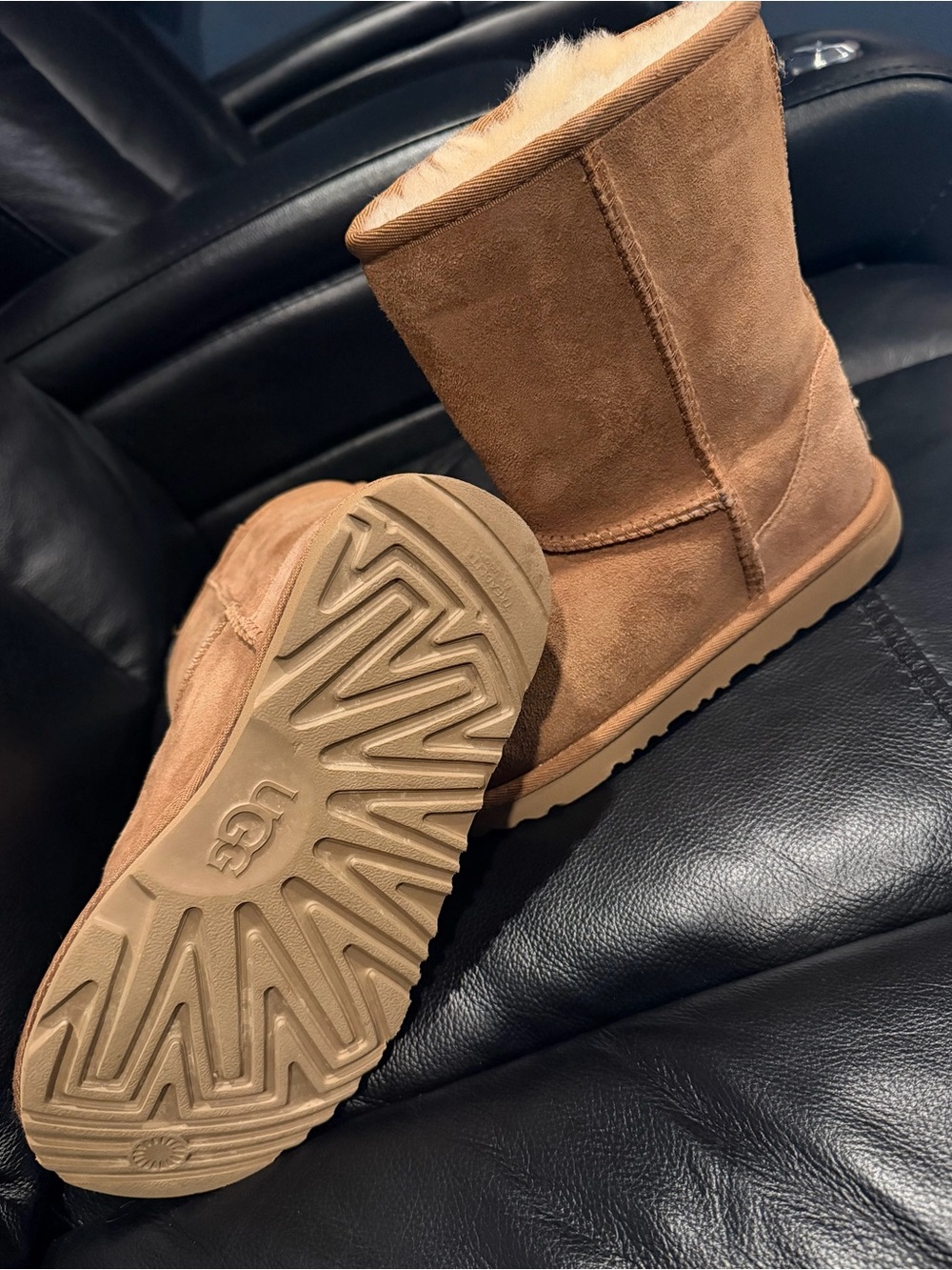 UGG Classic Short Boot in Chestnut - Girls